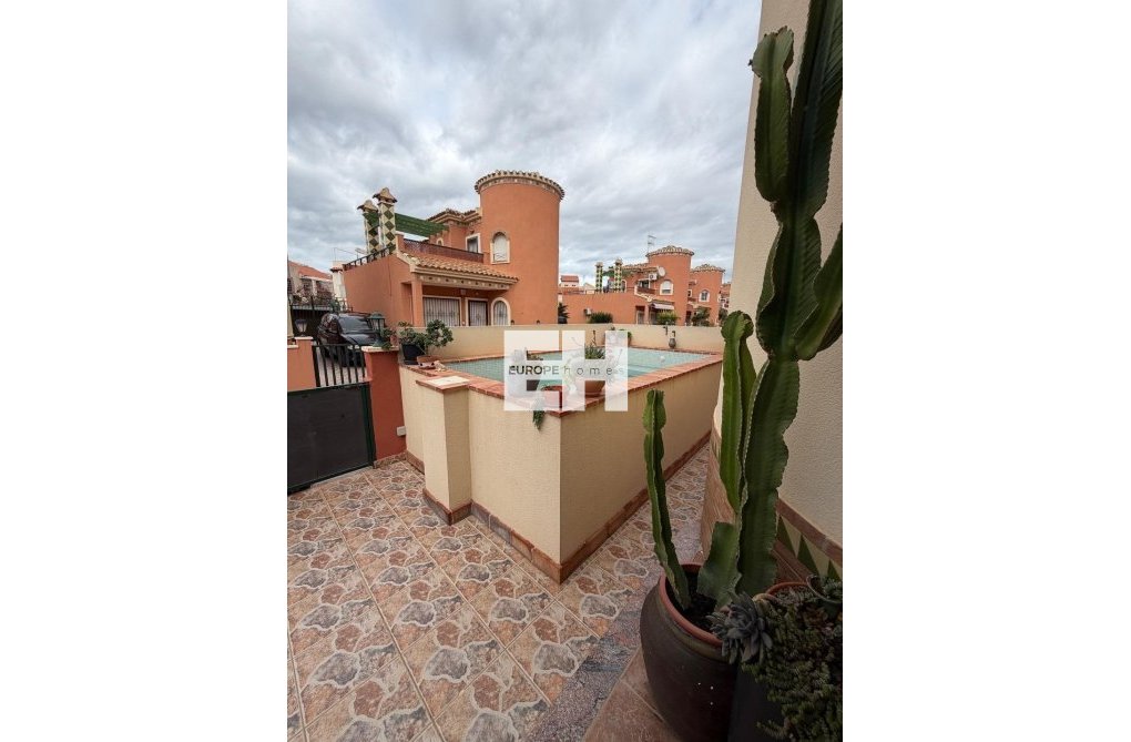 Resale - villa - Orihuela Costa - Playa Flamenca
