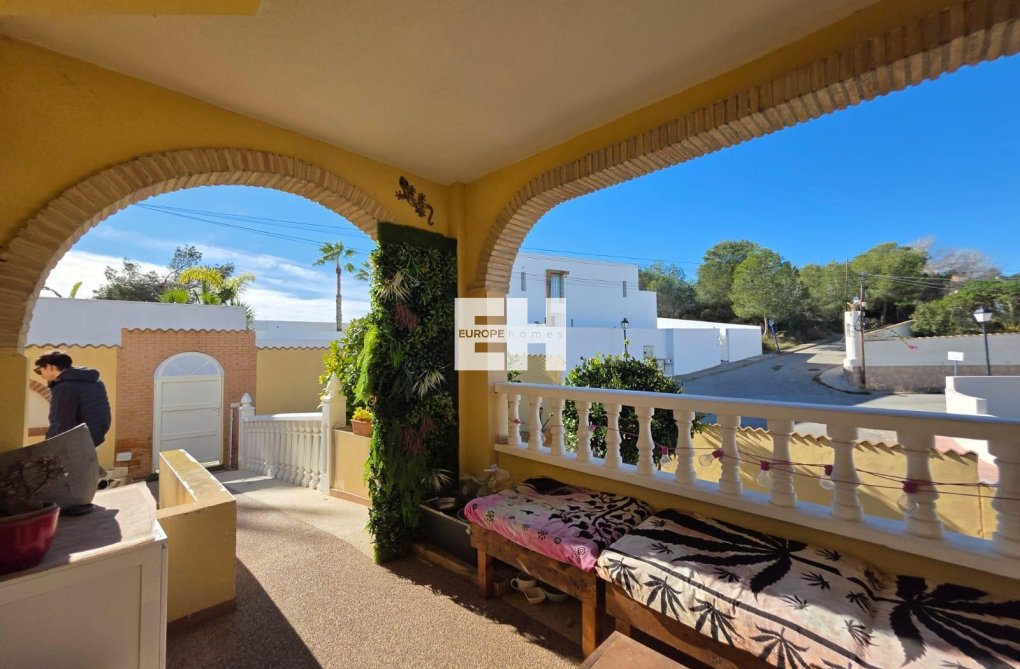Resale - villa - Orihuela Costa - Villamartín-las Filipinas