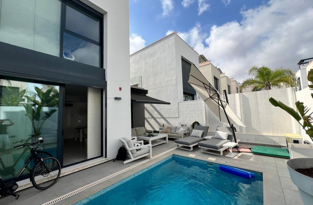 Resale - villa - Orihuela Costa - Villamartín-las Filipinas