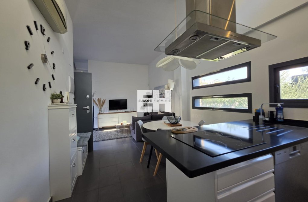 Resale - villa - Orihuela Costa - Villamartín