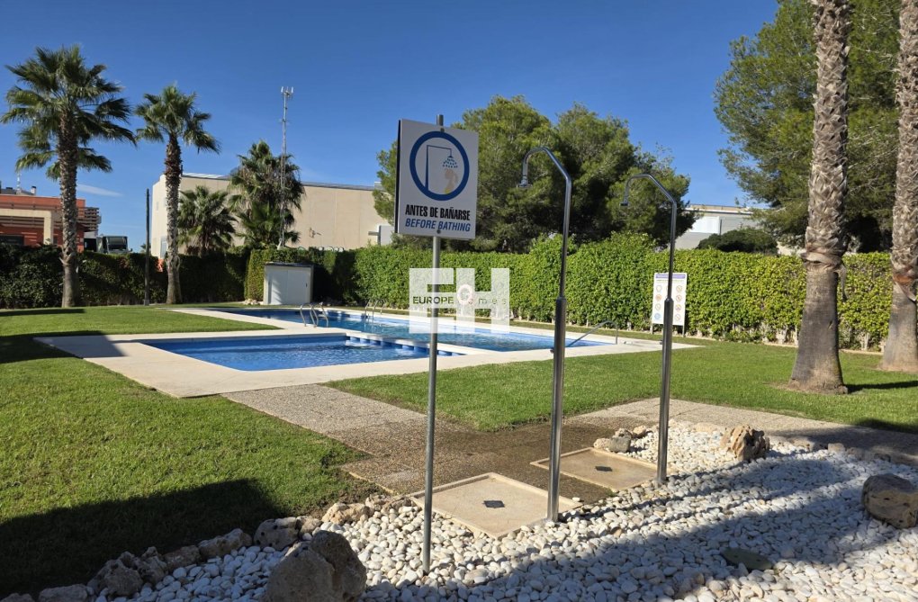 Resale - villa - Orihuela Costa - Villamartín