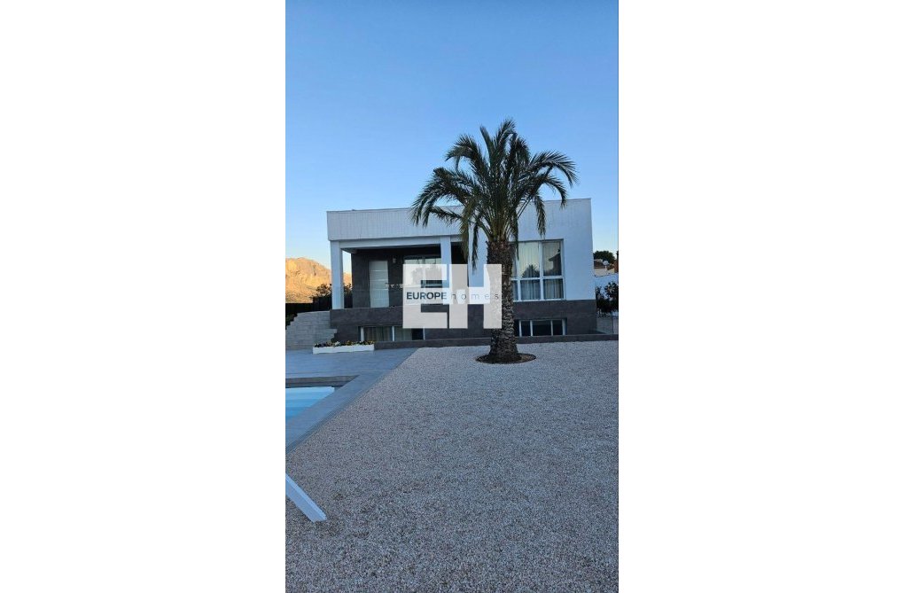 Resale - villa - Orihuela - Urb. Montepinar