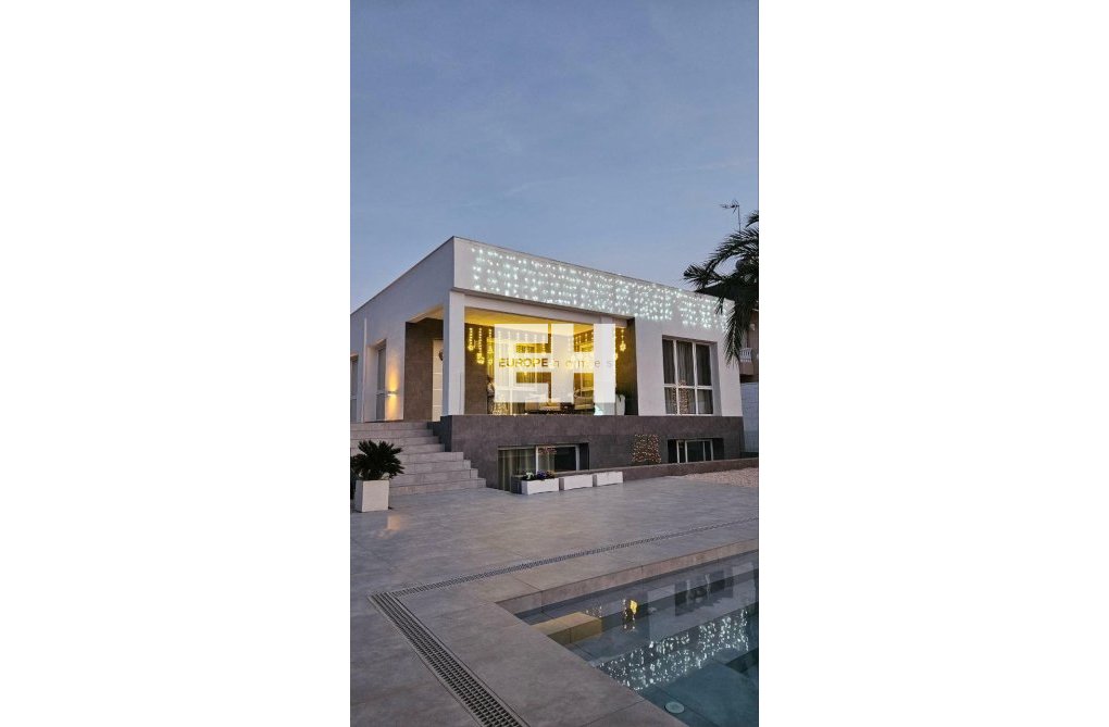 Resale - villa - Orihuela - Urb. Montepinar