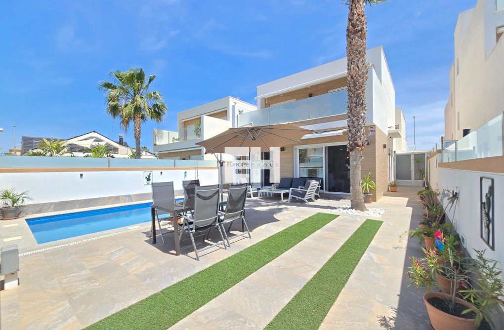 Resale - villa - Pilar de la Horadada - Costa Blanca