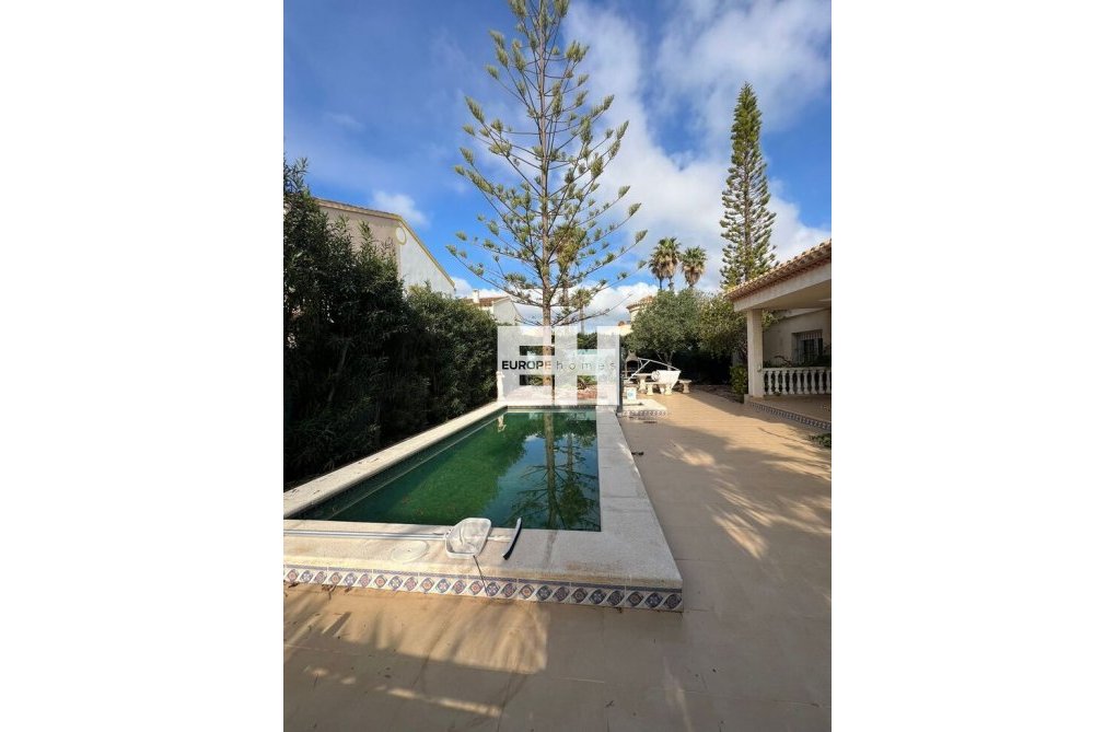 Resale - villa - Playa Flamenca