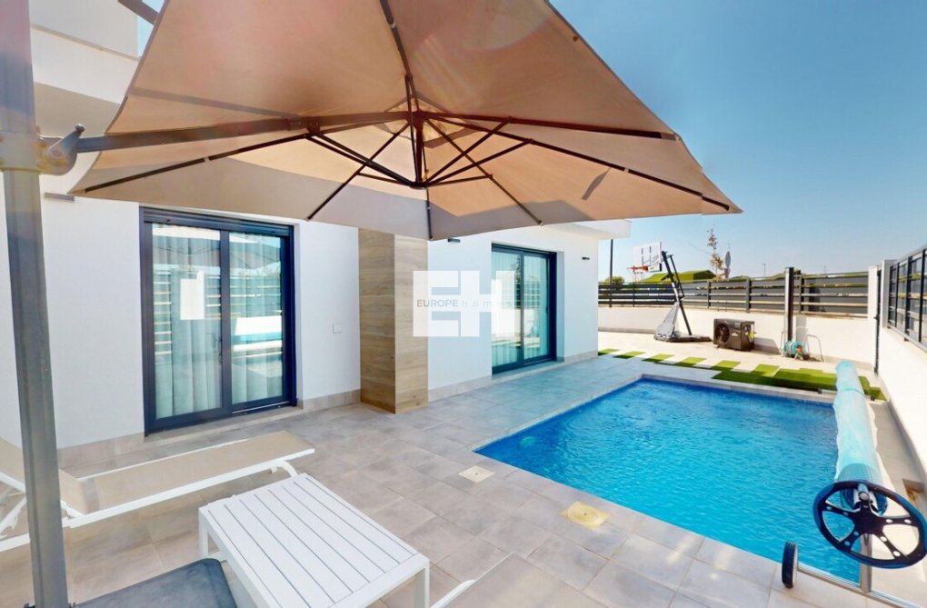 Resale - villa - Roldan - Inland