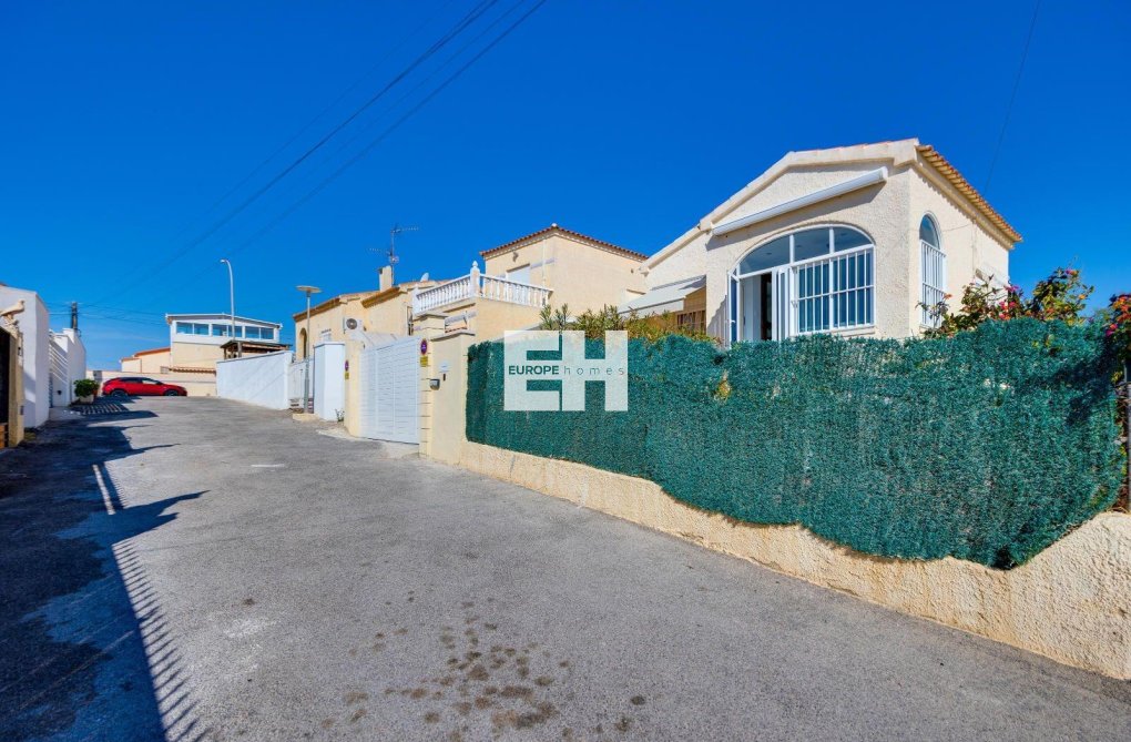 Resale - villa - San Fulgencio - La Marina