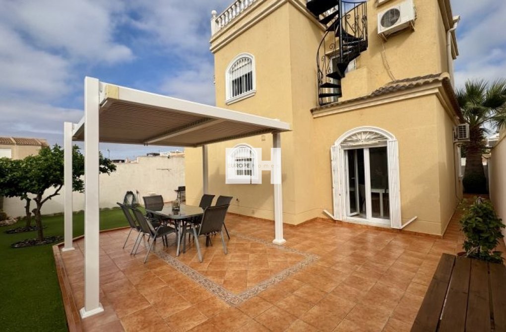 Resale - villa - Torrevieja - Costa Blanca