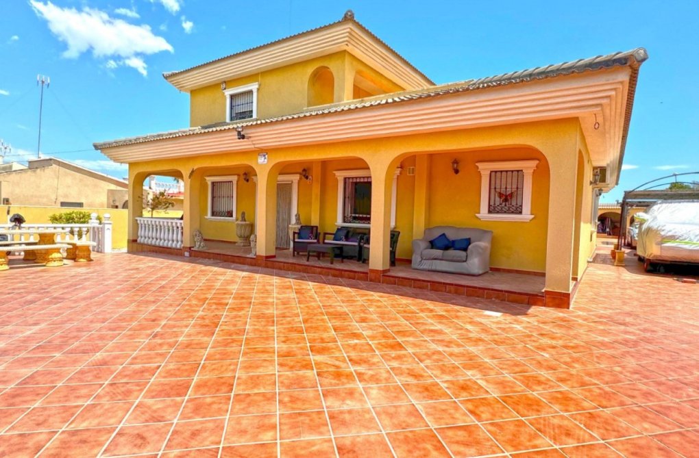 Resale - villa - Torrevieja - Costa Blanca