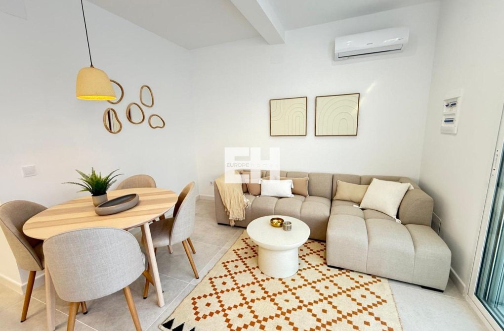 Resale - villa - Torrevieja - El Chaparral