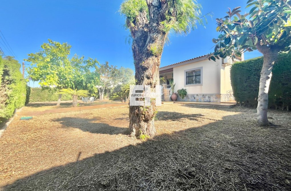 Resale - villa - Torrevieja - Los Balcones - Los Altos Del Edén