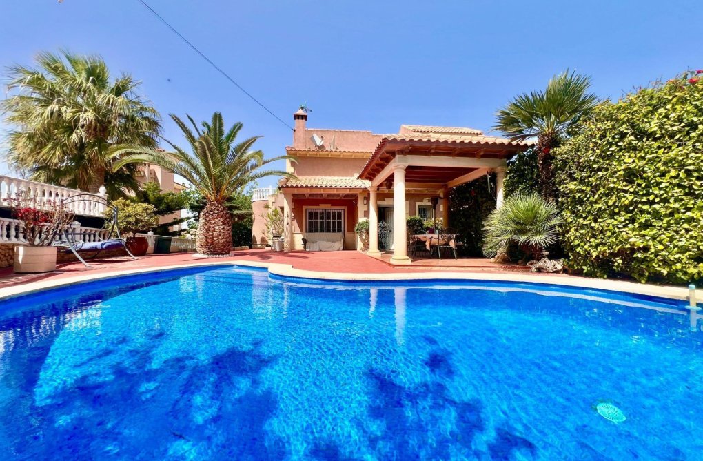 Resale - villa - Torrevieja - Los Balcones - Los Altos Del Edén