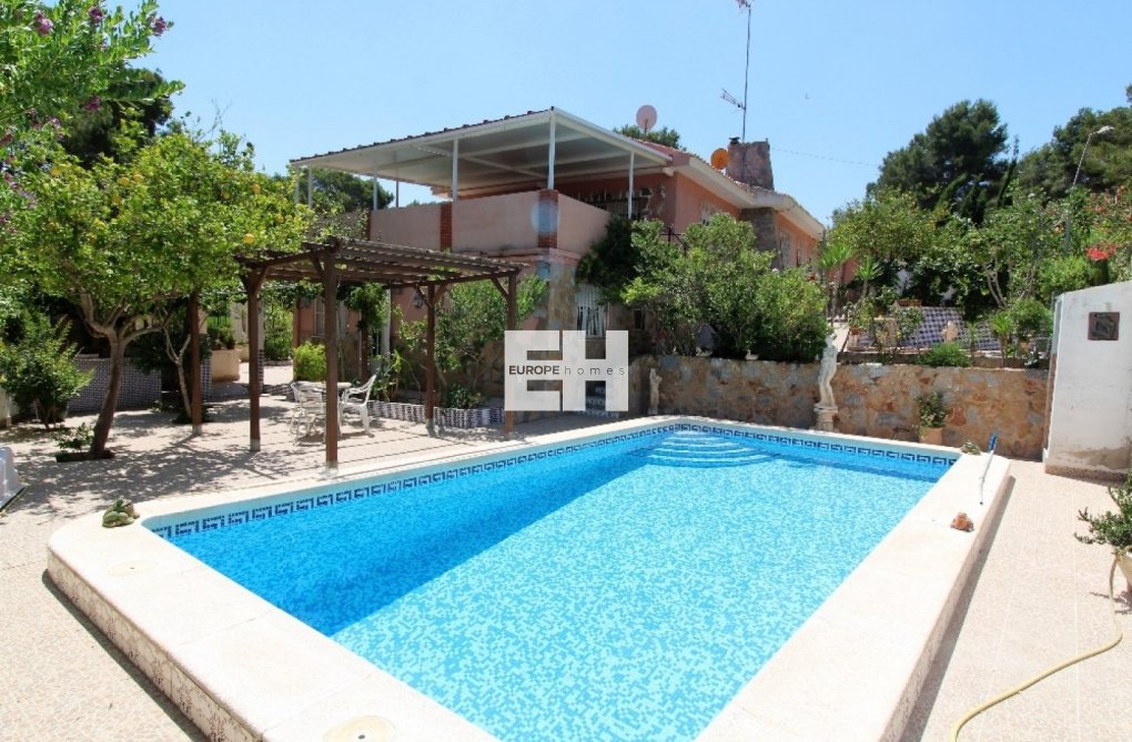 Resale - villa - Torrevieja - Los Balcones 