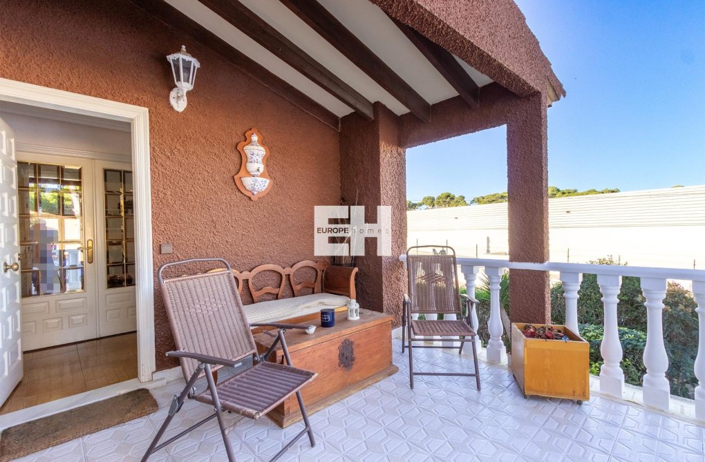 Resale - villa - Torrevieja - Los Balcones 