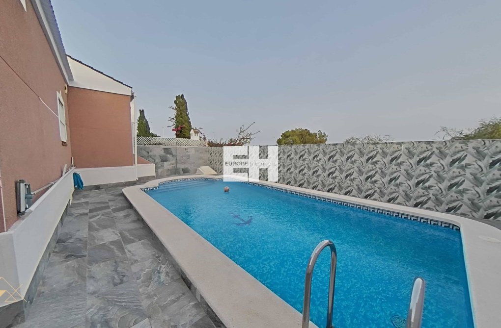 Resale - villa - Torrevieja - San Luis