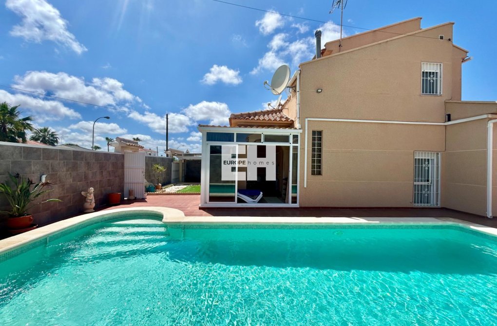 Resale - villa - Torrevieja - San Luis