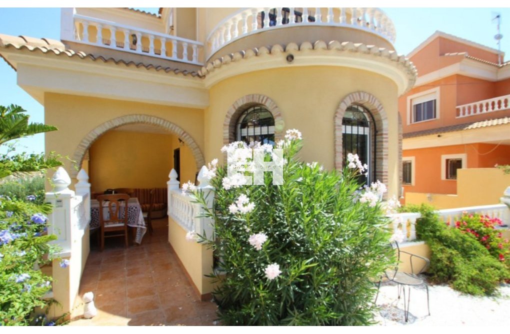 Resale - villa - Villamartin - Costa Blanca