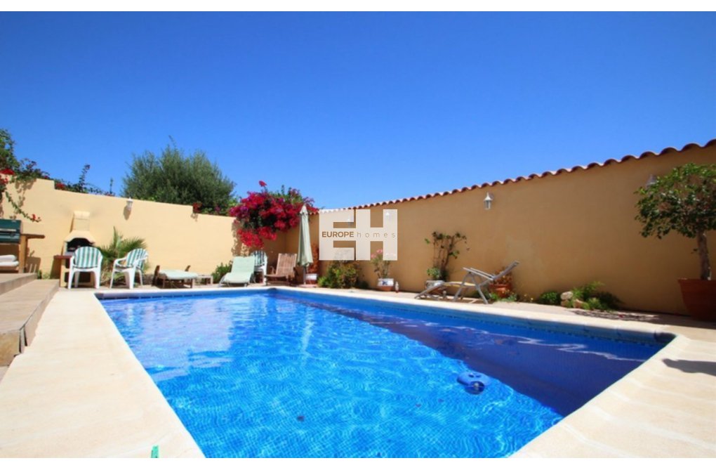 Resale - villa - Villamartin - Costa Blanca