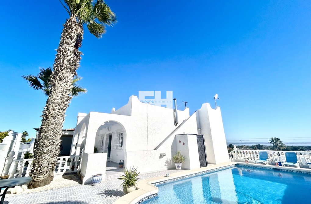 Resale - villa - Villamartin - Costa Blanca