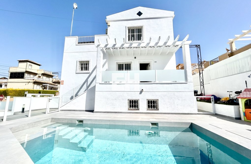 Resale - villa - Villamartin - Costa Blanca