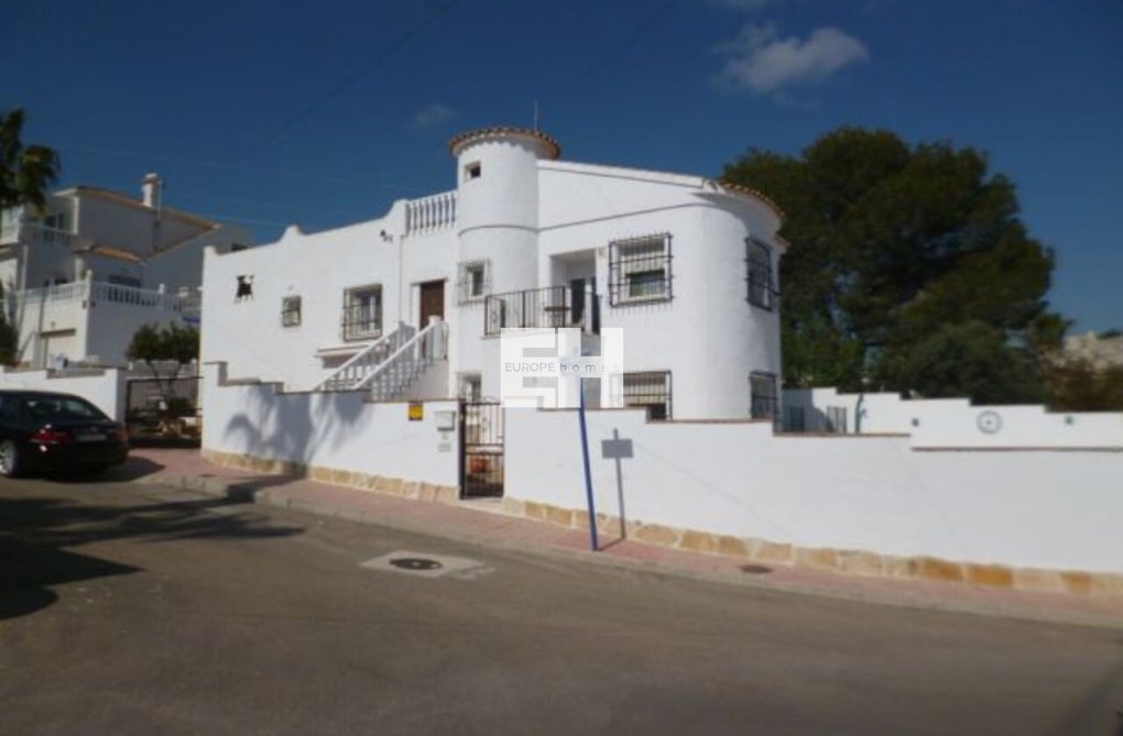 Resale - villa - Villamartin - Costa Blanca