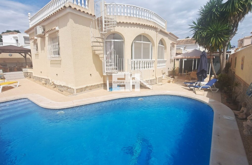 Resale - villa - Villamartin - Costa Blanca