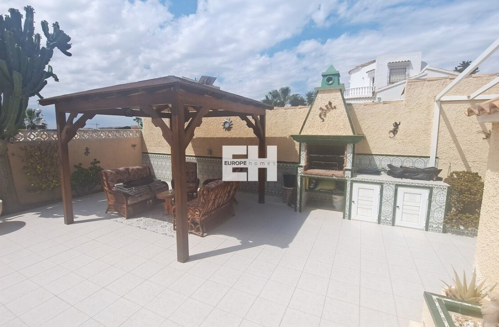 Resale - villa - Villamartin - Costa Blanca