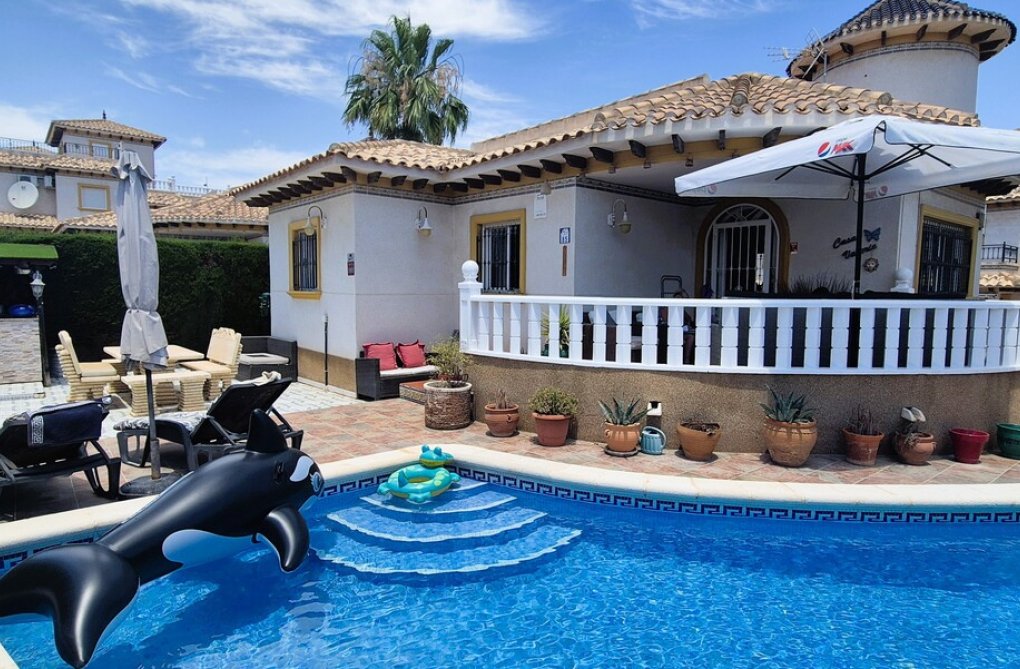 Resale - villa - Villamartin - Costa Blanca