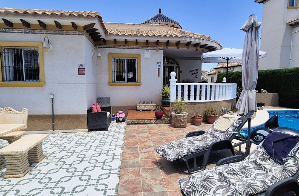 Resale - villa - Villamartin - Costa Blanca