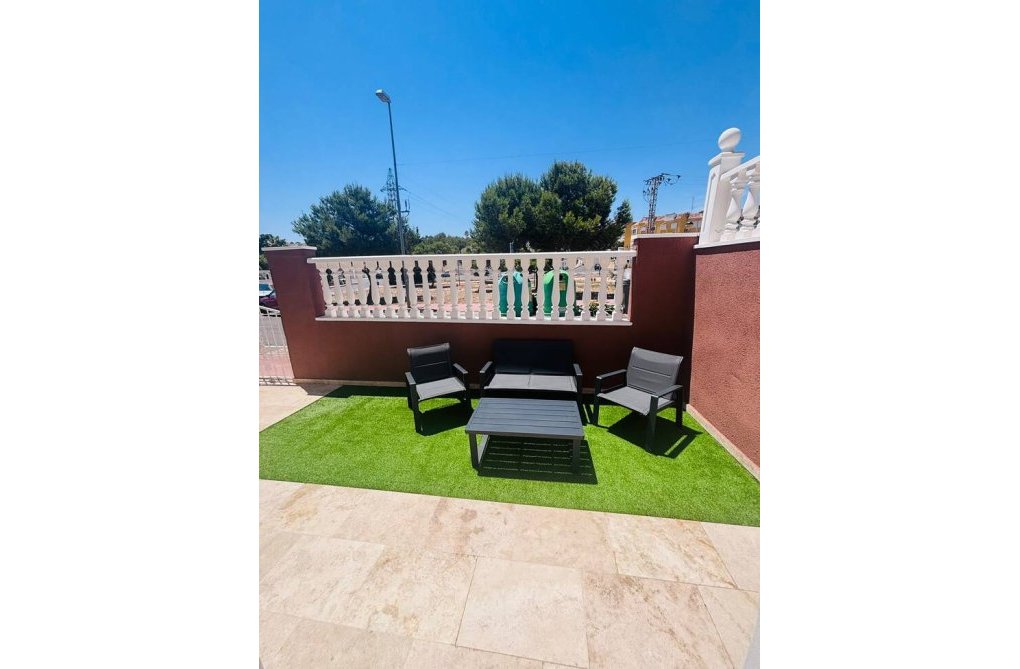 Resale - villa - Villamartin - Costa Blanca