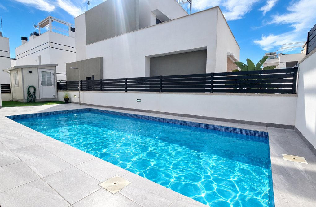 Resale - villa - Villamartin - Costa Blanca
