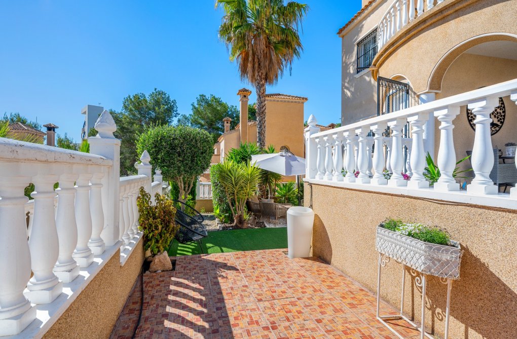 Resale - villa - Villamartin - Costa Blanca