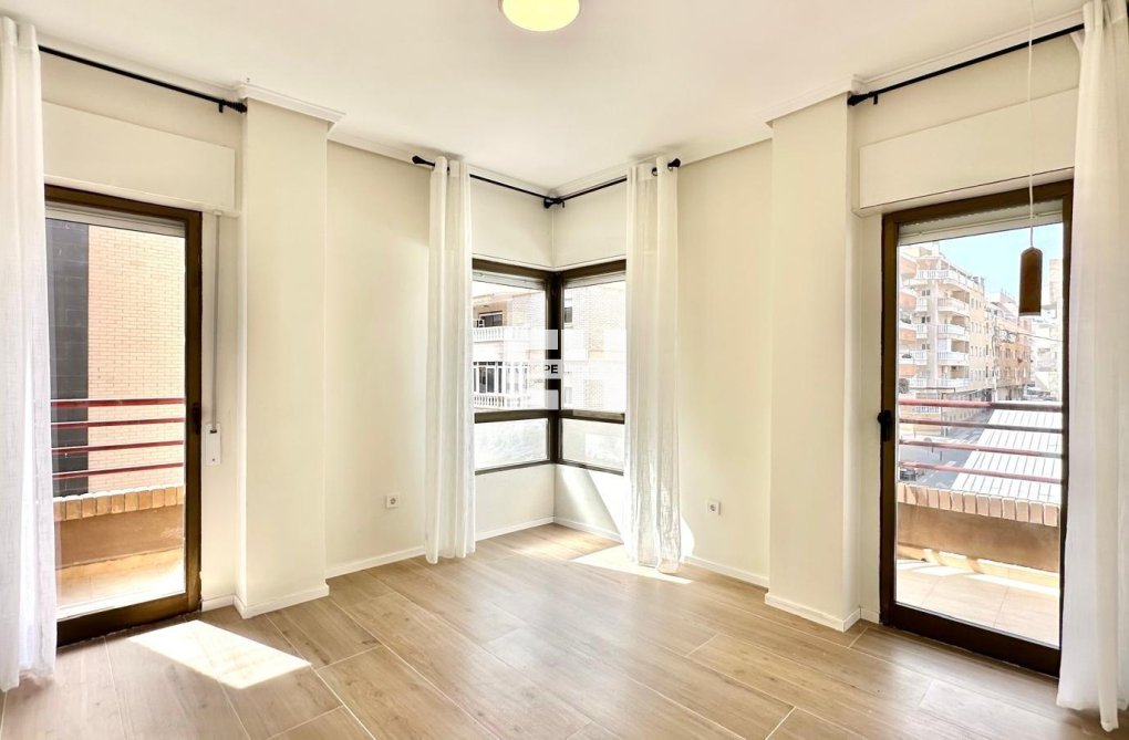 Revente - Appartement - Torrevieja - Centro