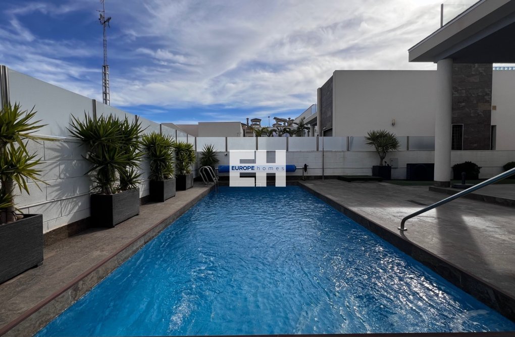 Revente - villa - Orihuela Costa - Costa Blanca