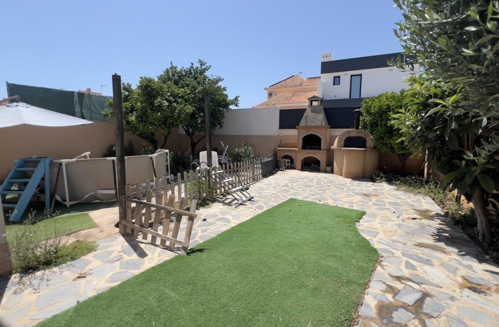 Revente - villa - Torrevieja - Aguas Nuevas