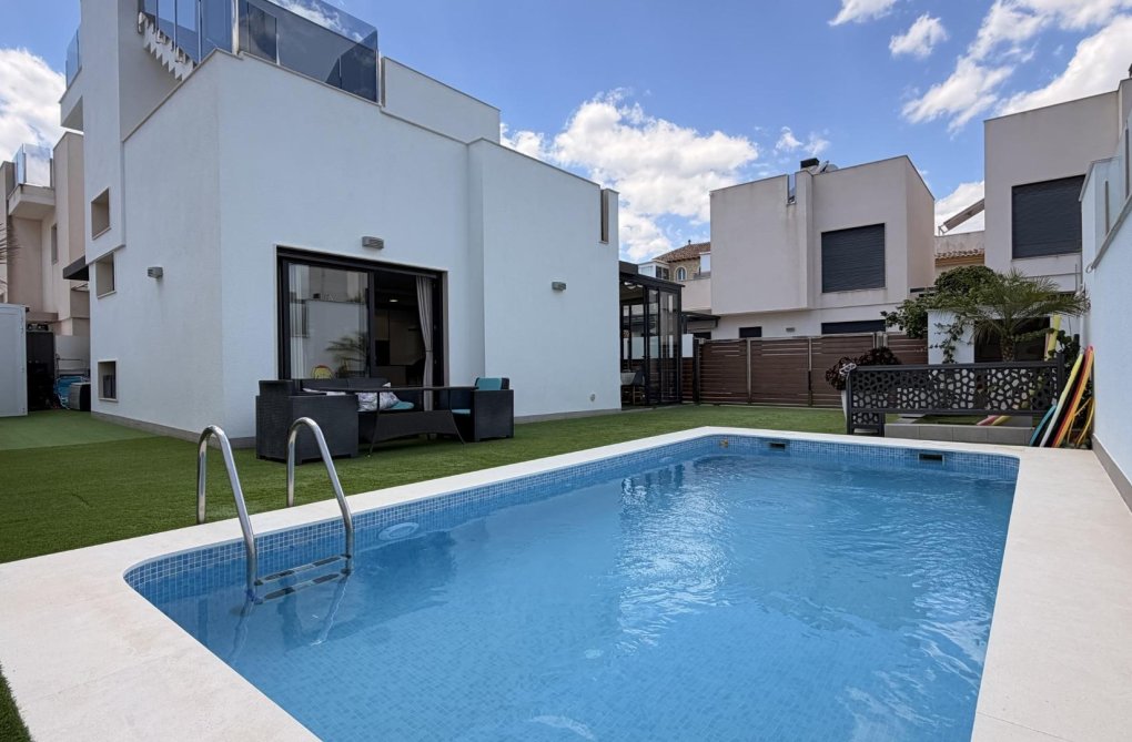 Revente - villa - Torrevieja - Aguas Nuevas