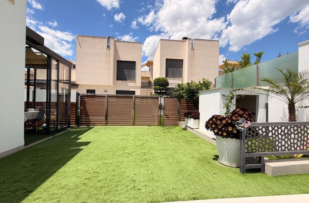 Revente - villa - Torrevieja - Aguas Nuevas