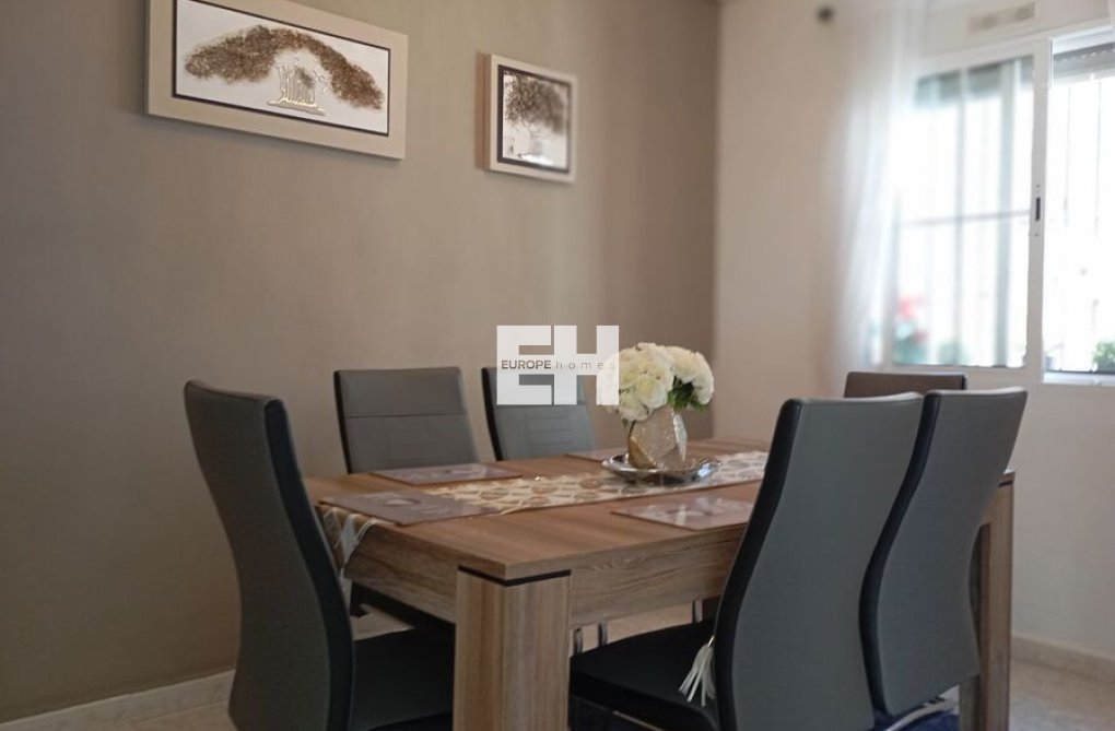 Revente - villa - Villamartin - Costa Blanca