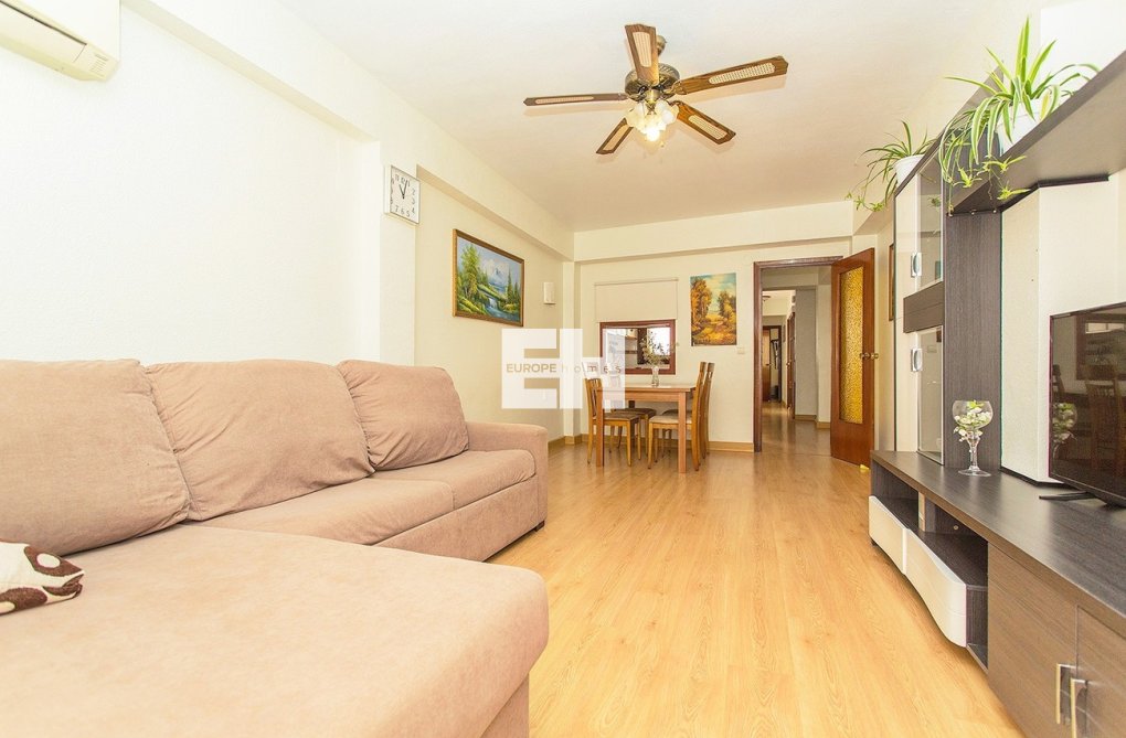 Segunda mano - Apartamento  - Torrevieja - Centro-Muelle Pesquero