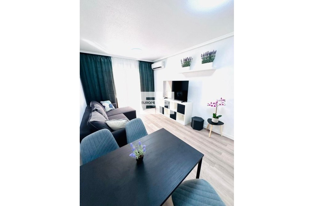Segunda mano - Apartamento  - Torrevieja - Centro - Muelle Pesquero