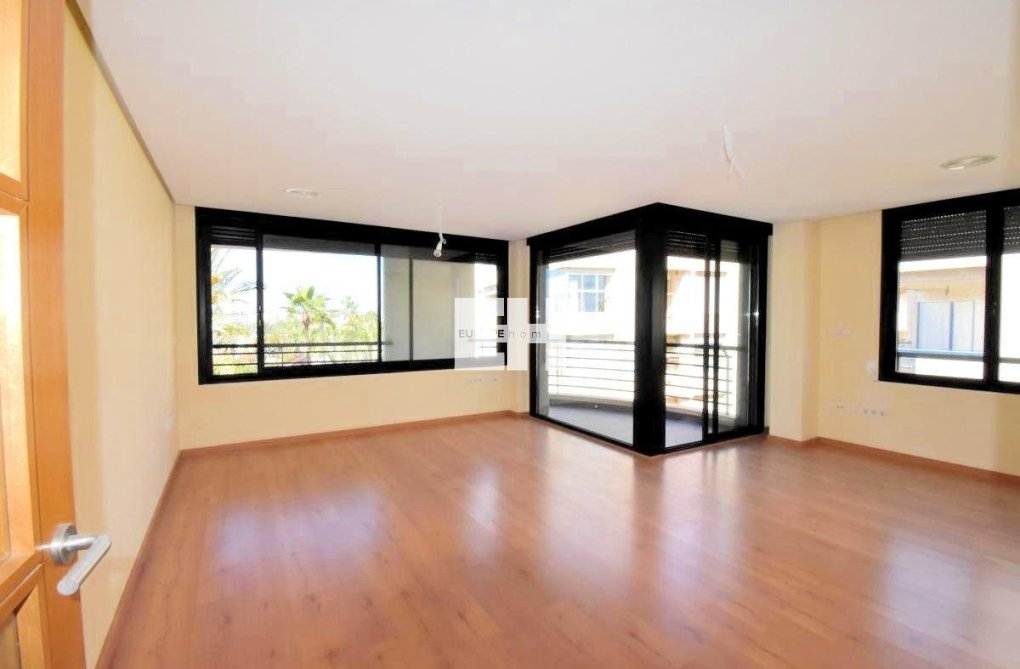 Segunda mano - Apartamento  - Torrevieja - Centro - Muelle Pesquero