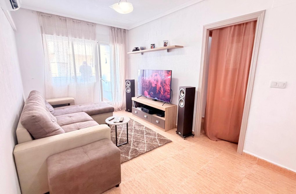 Segunda mano - Apartamento  - Torrevieja - Centro - Muelle Pesquero