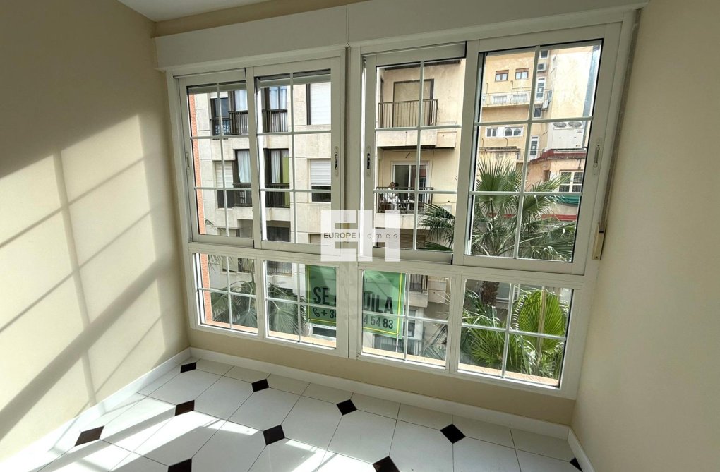 Segunda mano - Apartamento  - Torrevieja - Centro