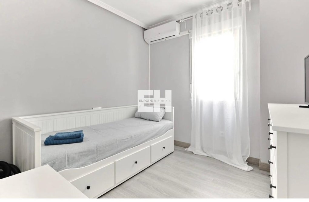 Segunda mano - Apartamento  - Torrevieja - Centro