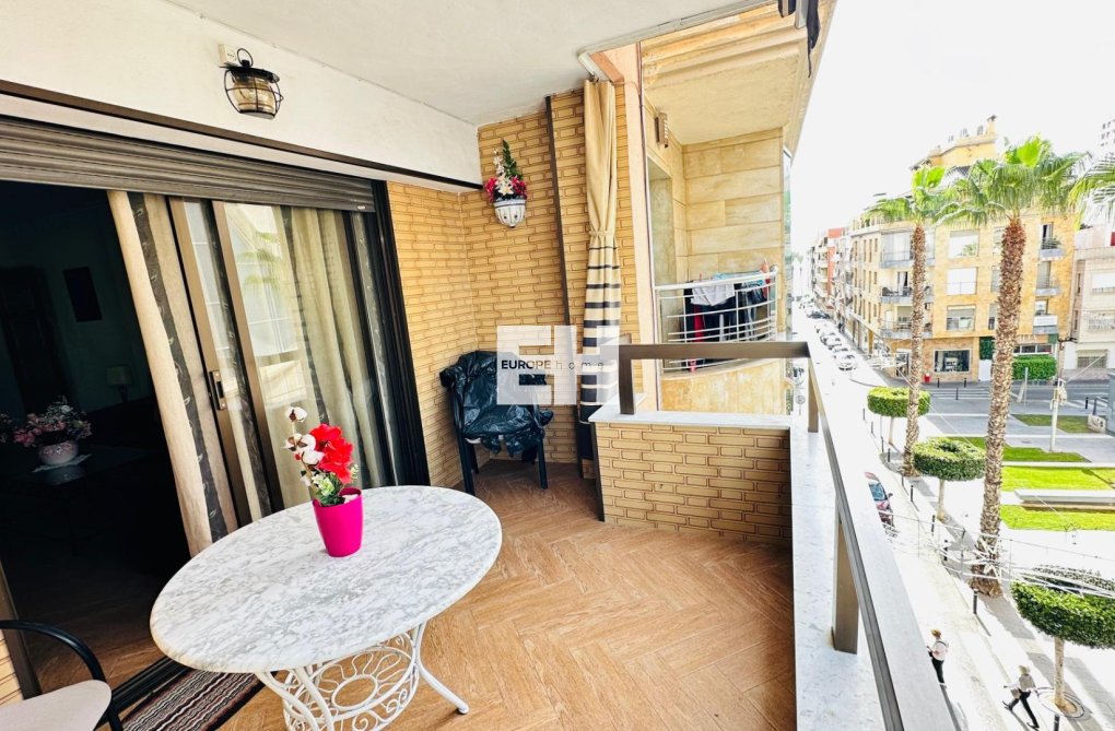 Segunda mano - Apartamento  - Torrevieja - Centro