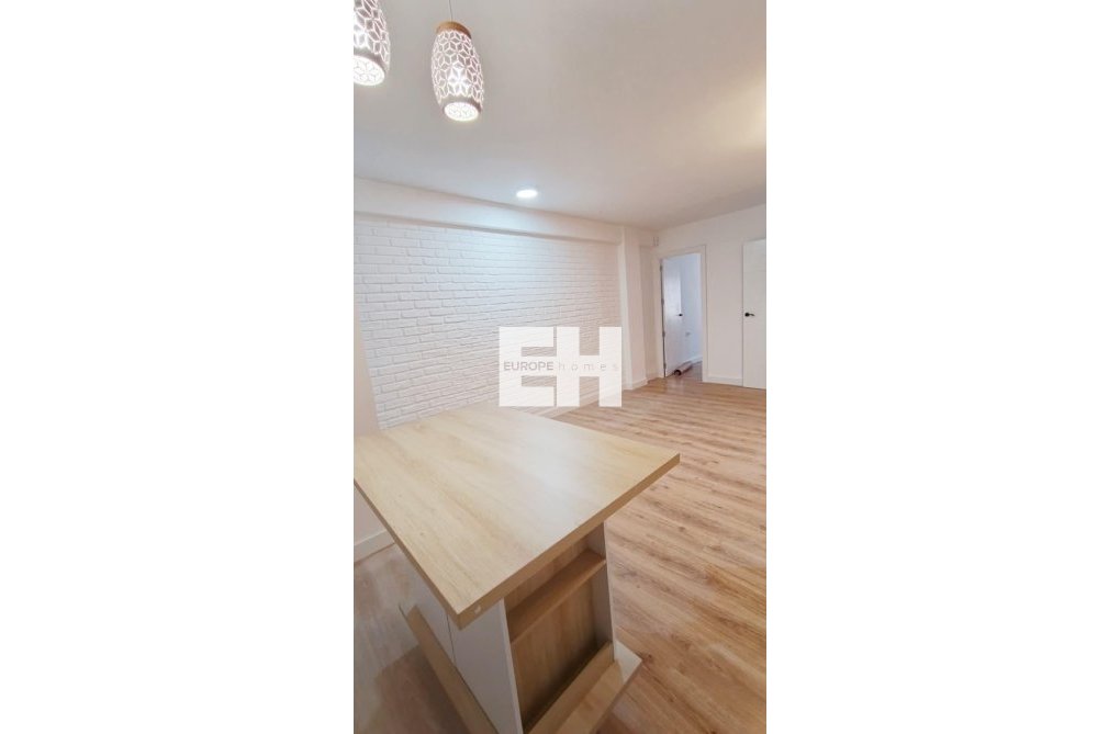 Segunda mano - Apartamento  - Torrevieja - Centro