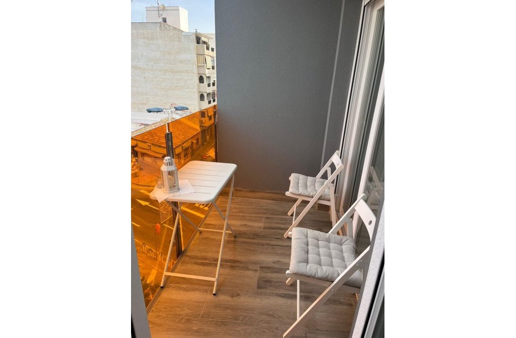 Segunda mano - Apartamento  - Torrevieja - Centro
