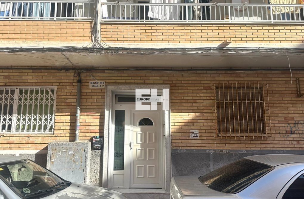 Segunda mano - Apartamento  - Torrevieja - Estacion De Autobuses