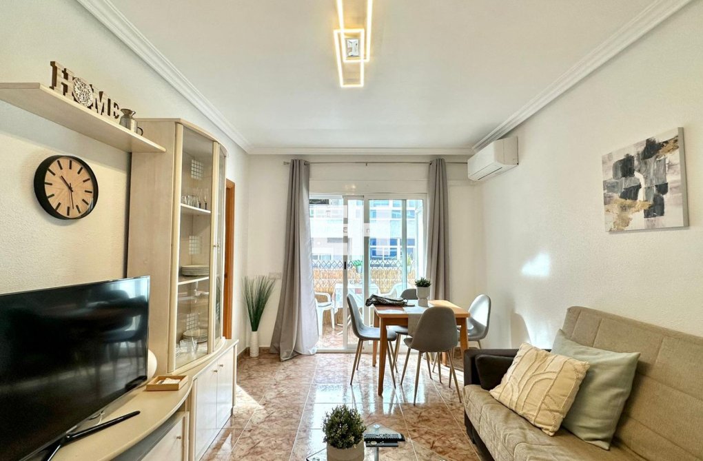 Segunda mano - Apartamento  - Torrevieja - Estacion De Autobuses