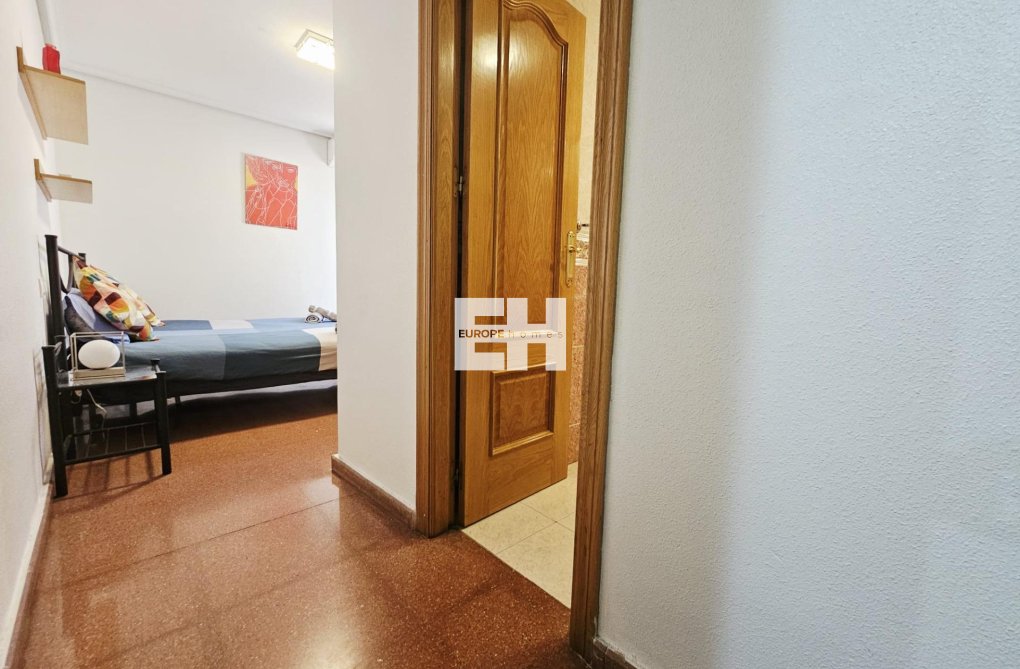 Segunda mano - Apartamento  - Torrevieja - Estacion De Autobuses